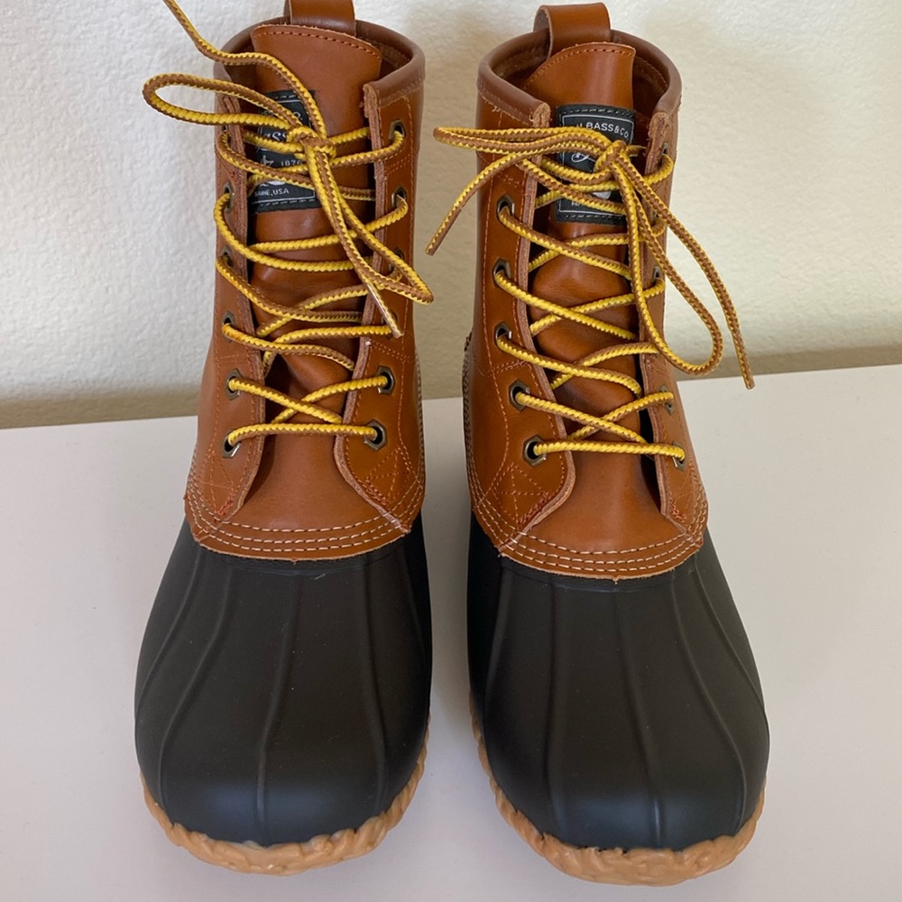 Bass men's size 7 duck boots dark brown and tan